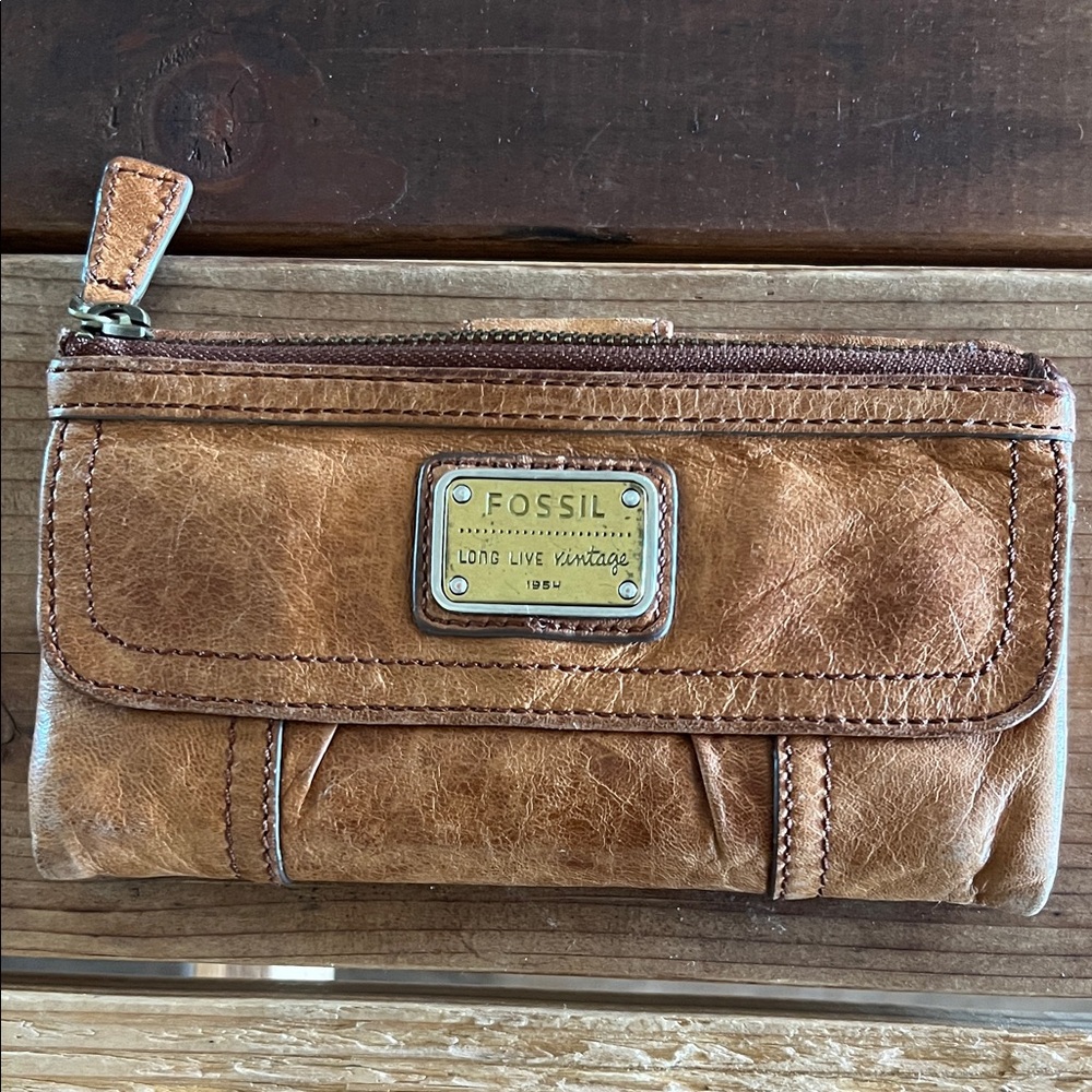 Fossil Tan Leather Clutch Wallet